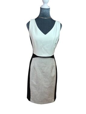Whitehouse Black Market Sleeveles Colorblock V-Neck Sheath Dress - Black & Cream
